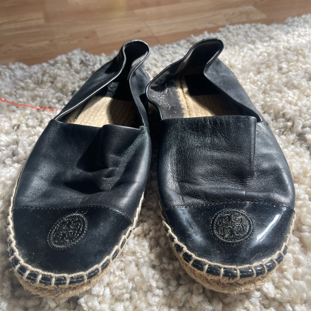 Authentic Tory Burch beautiful flats size 8